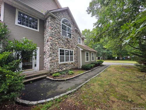 16 Jacobsen Ct, Medford, NY, 11763-2665 | Card Image