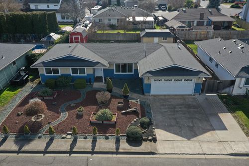 736 Hemlock Ave, Central Point, OR, 97502-2821 | Card Image