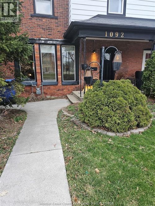 1092 Monmouth Rd, Windsor, ON, N8Y3L7 | Card Image