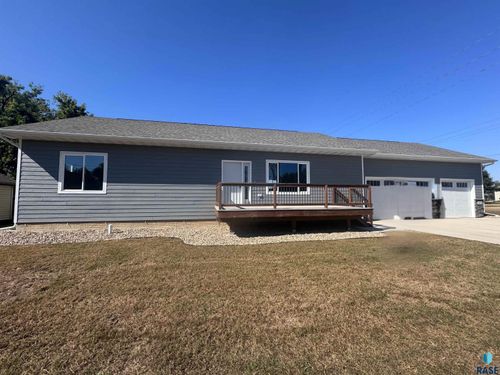 415 Elm St, Lennox, SD, 57039 | Card Image