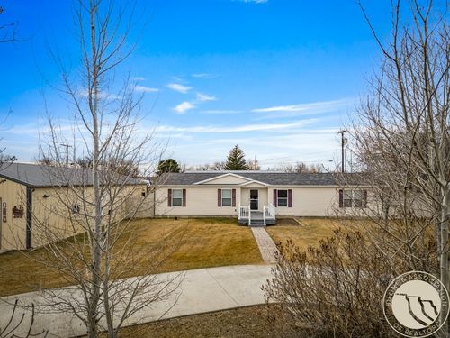 209 1st Street E, Lavina, MT, 59046 | Card Image