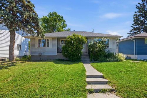 2808 19 St Nw, Calgary, AB, T2M3V8 | Card Image