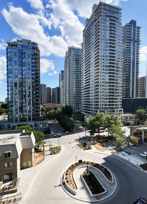 809-28 Hollywood Ave, North York, ON, M2N6S4 | Card Image