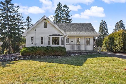 18525 Pleasant Street, Brookfield, WI, 53045 | Card Image