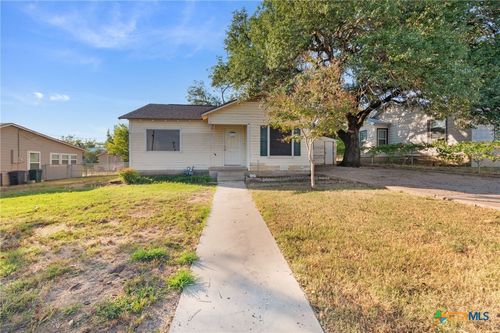 18 Del Norte St, Lampasas, TX, 76550-3609 | Card Image
