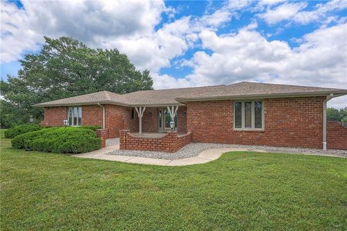 22611 Old Kansas City Rd, Spring Hill, KS, 66083-4036 | Card Image