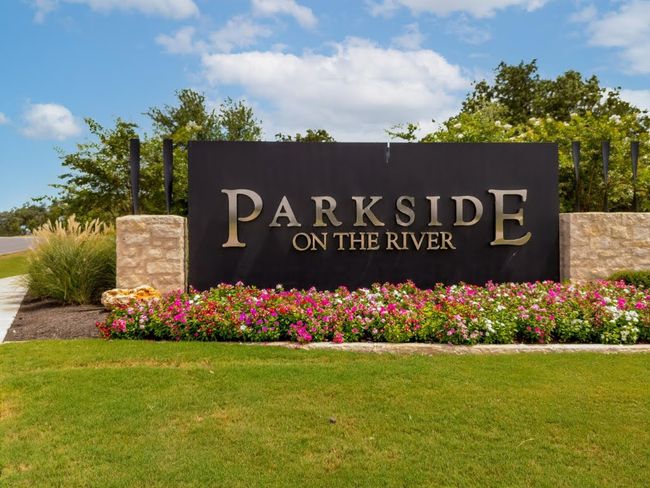 Community sign featuring a lawn | Image 37
