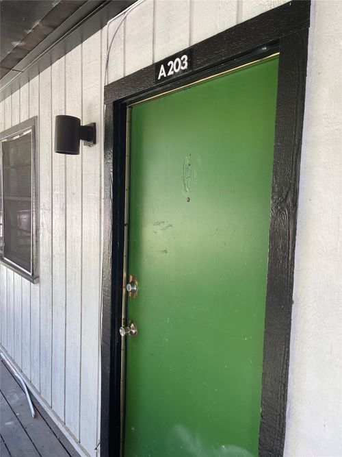 11f-a203-2711 Hemphill Park, Austin, TX, 78705-4100 | Card Image