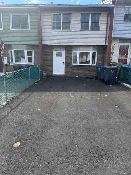 126 Roosevelt Dr, West Haverstraw, NY, 10993-1015 | Card Image