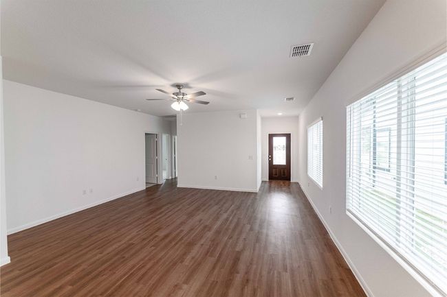 380 Kenai Dr, House other with 3 bedrooms, 2 bathrooms and 4 parking in Kyle TX | Image 4