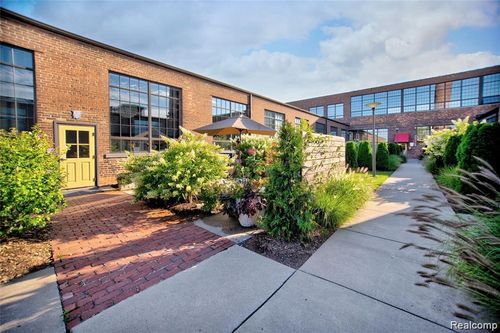 ste-304-3434 Russell St, Detroit, MI, 48207-2062 | Card Image