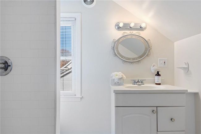 2nd floor full bathroom | Image 19