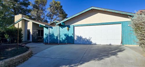 1032 W Las Flores Ave, Ridgecrest, CA, 93555-3323 | Card Image