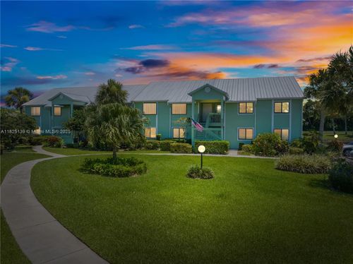 5725 Pelican Pointe Dr, Sebastian, FL, 32958-8062 | Card Image