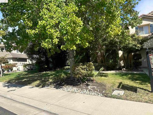 1531 Siemering Way, Stockton, CA, 95209-4522 | Card Image