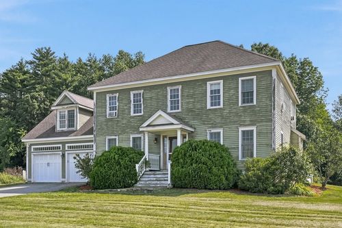 40 Elmwood St, Amesbury, MA, 01913-2630 | Card Image