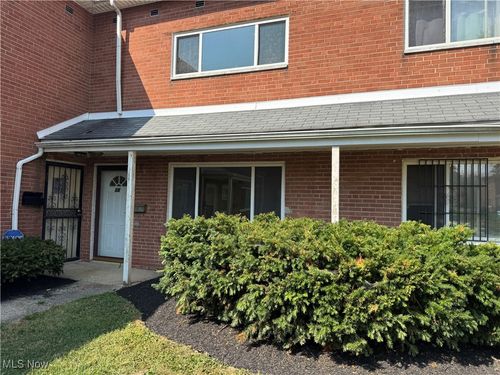 apt-15-23755 Banbury Cir, Warrensville Heights, OH, 44128-5360 | Card Image