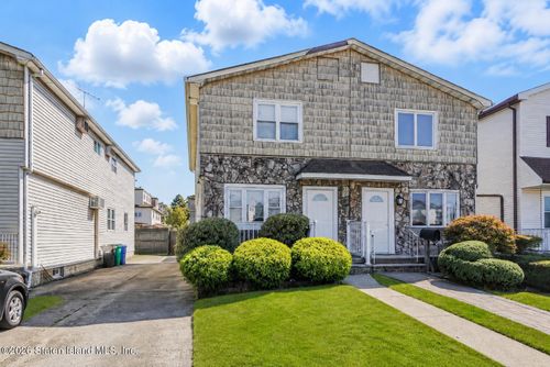 32 Amador St, Staten Island, NY, 10303-1709 | Card Image