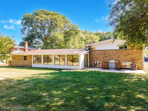 45467 Sterritt St, Utica, MI, 48317-5829 | Card Image