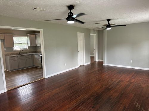 5345 Higgins St, Houston, TX, 77033-3234 | Card Image