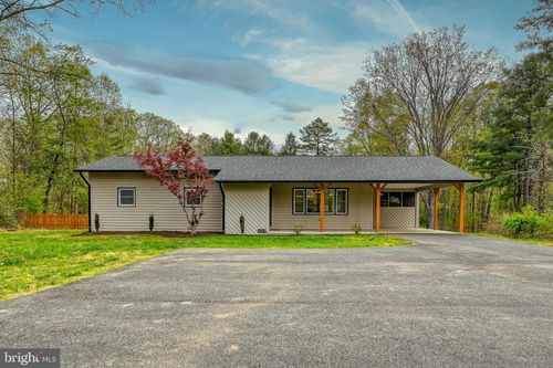 1011 Lake Monticello Rd, PALMYRA, VA, 22963-4238 | Card Image