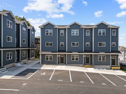 na-75 Hunter St, Fall River, MA, 02721-1218 | Card Image