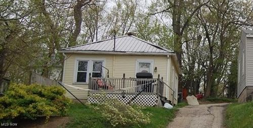 161 Fernwood Ave, Barberton, OH, 44203-1336 | Card Image