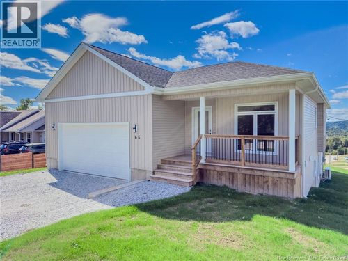 65 Squire Dr, House with 5 bedrooms, 3 bathrooms and null parking in Quispamsis NB | Card Image