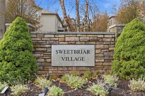 154 Sweetbriar Village Trl, Mt Washington, PA, 15211-1113 | Card Image