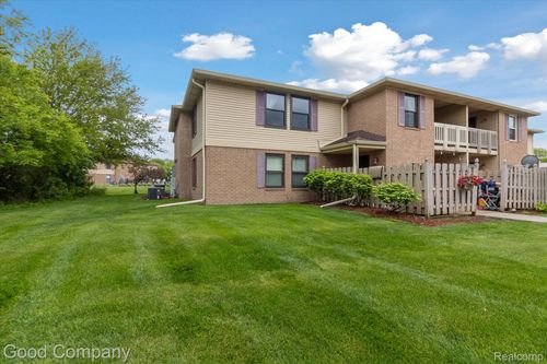 64-61228 Greenwood Dr, South Lyon, MI, 48178-1705 | Card Image