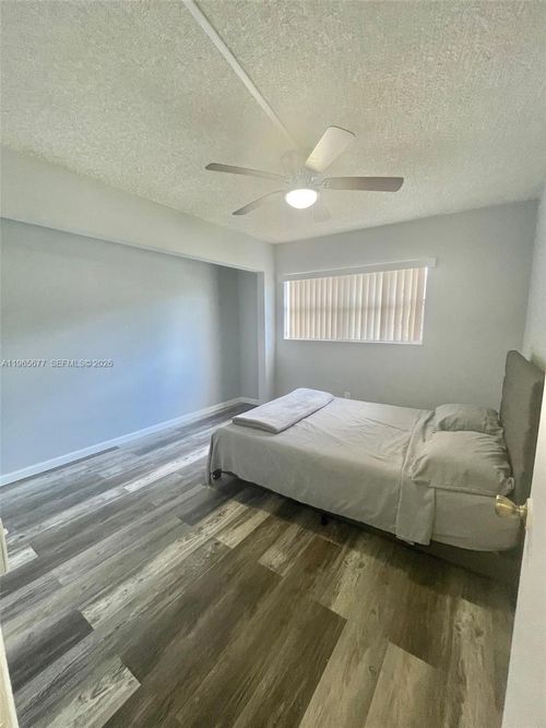 a-5200 Ne 6th Ave, Oakland Park, FL, 33334-3325 | Card Image