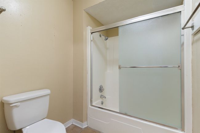 Bathroom has shower/tub combination | Image 15