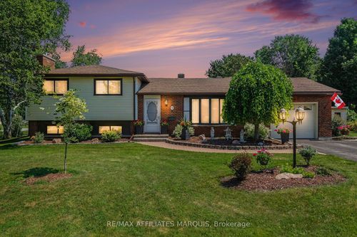 9 Forest Dr, Smiths Falls, ON, K7A4S5 | Card Image