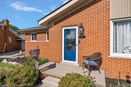 7841 Randy Dr, Westland, MI, 48185-5568 | Card Image