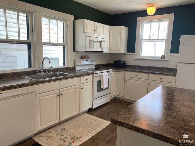 708 S Cedar St, House other with 3 bedrooms, 3 bathrooms and null parking in Abilene KS | Image 25