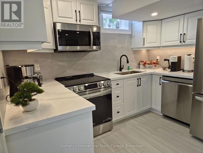 22 Prada Crt, House other with 6 bedrooms, 5 bathrooms and 6 parking in Brampton ON | Image 15