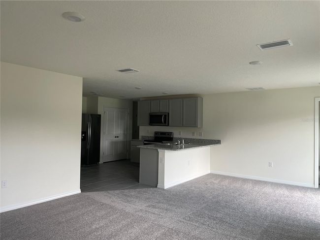 7946 Broad Pointe Dr, House other with 3 bedrooms, 2 bathrooms and null parking in ZEPHYRHILLS FL | Image 7
