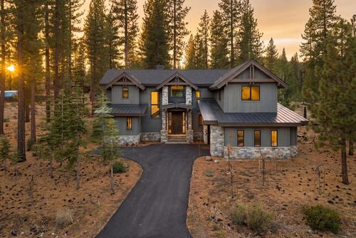 9400 Heartwood Dr, Truckee, CA, 96161-5208 | Card Image