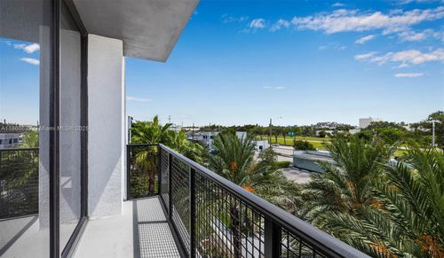 apt-311-555 Ne 8th St, Fort Lauderdale, FL, 33304-2889 | Card Image