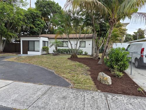 6130 Ne 7th Ave, Oakland Park, FL, 33334-3540 | Card Image