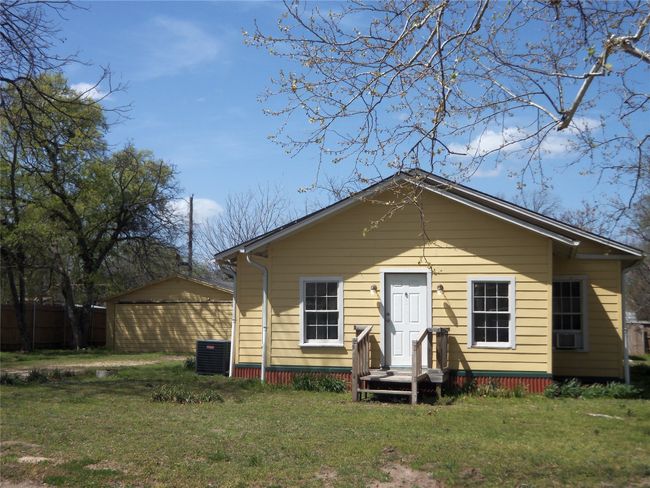 307 Ne 5 Th St, House other with 2 bedrooms, 2 bathrooms and null parking in Hubbard TX | Image 35
