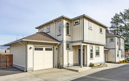 353 S Mountain Ave, Ashland, OR, 97520-3201 | Card Image