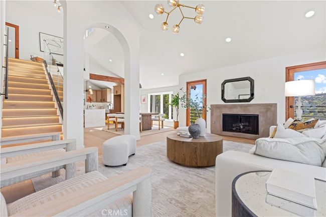8280 Grand View Dr, House other with 3 bedrooms, 4 bathrooms and 2 parking in LOS ANGELES CA | Image 8