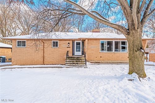 6473 Tanglewood Ln, Seven Hills, OH, 44131-3144 | Card Image