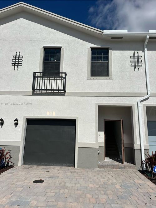 815 Sw 11th Way, Florida City, FL, 33034-5565 | Card Image