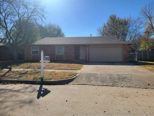 4805 Charleston St, Broken Arrow, OK, 74011-1232 | Card Image