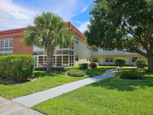 31 Pine Arbor Ln, Vero Beach, FL, 32962-4692 | Card Image
