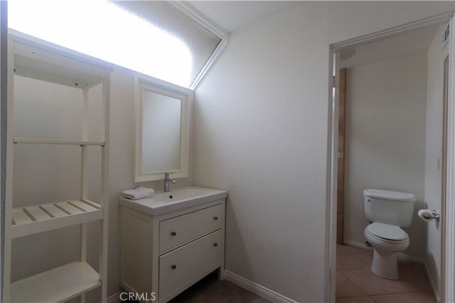 bathroom off main bedroom | Image 10