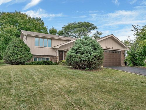 13743 W Carefree Dr, Homer Glen, IL, 60491-8657 | Card Image