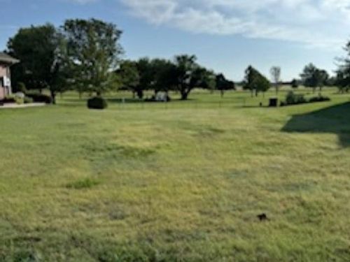 114 Kingsway, Hesston, KS, 67062-9262 | Card Image